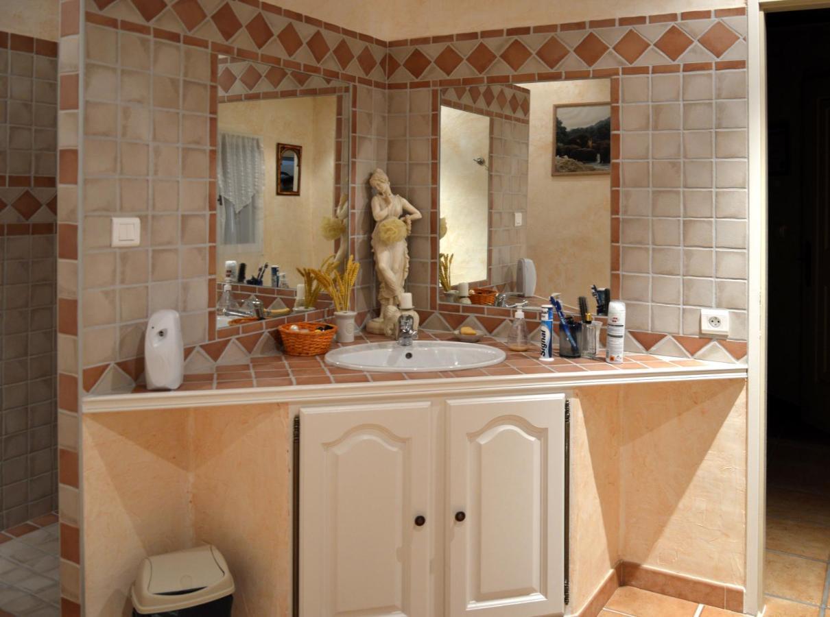 Le Mas Du Chat Bed & Breakfast Cavaillon Exterior photo