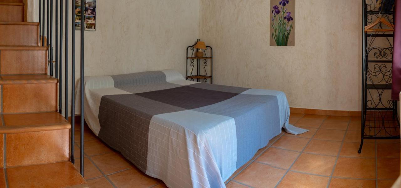 Le Mas Du Chat Bed & Breakfast Cavaillon Exterior photo