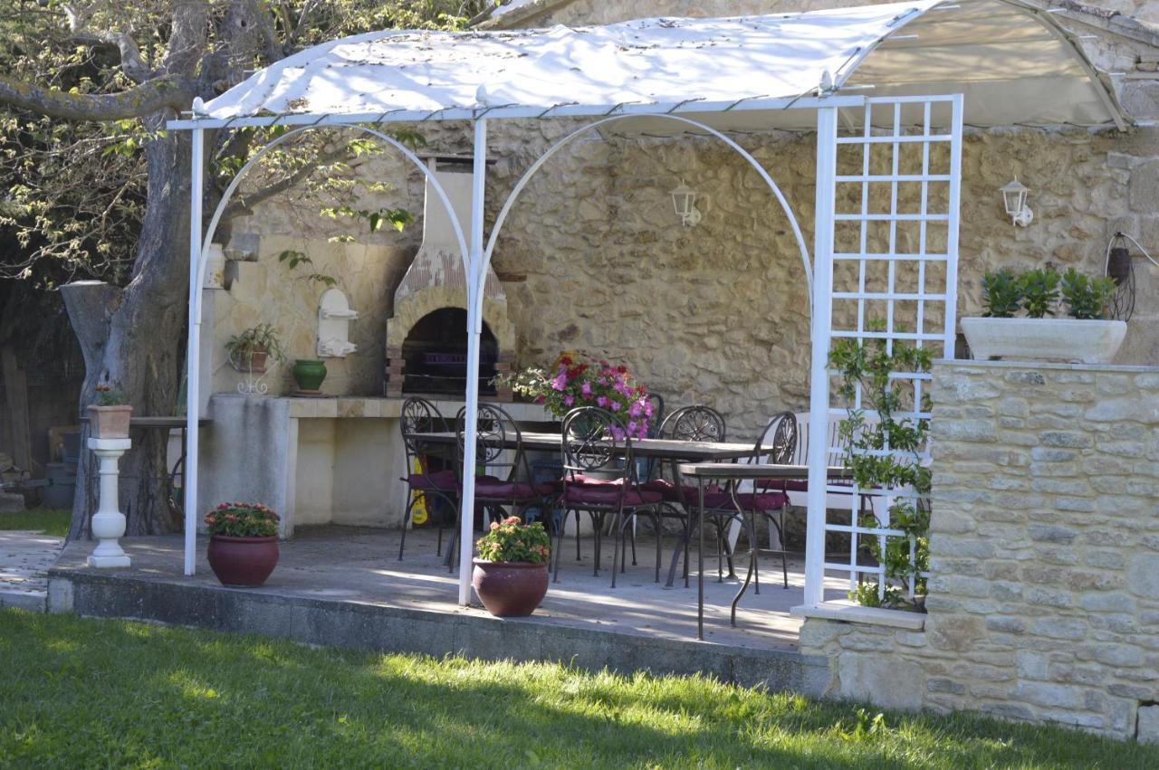Le Mas Du Chat Bed & Breakfast Cavaillon Exterior photo