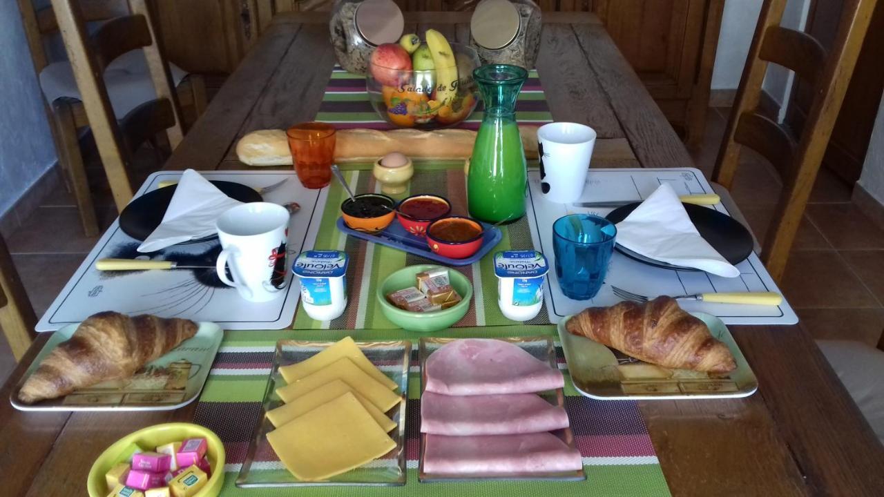 Le Mas Du Chat Bed & Breakfast Cavaillon Exterior photo
